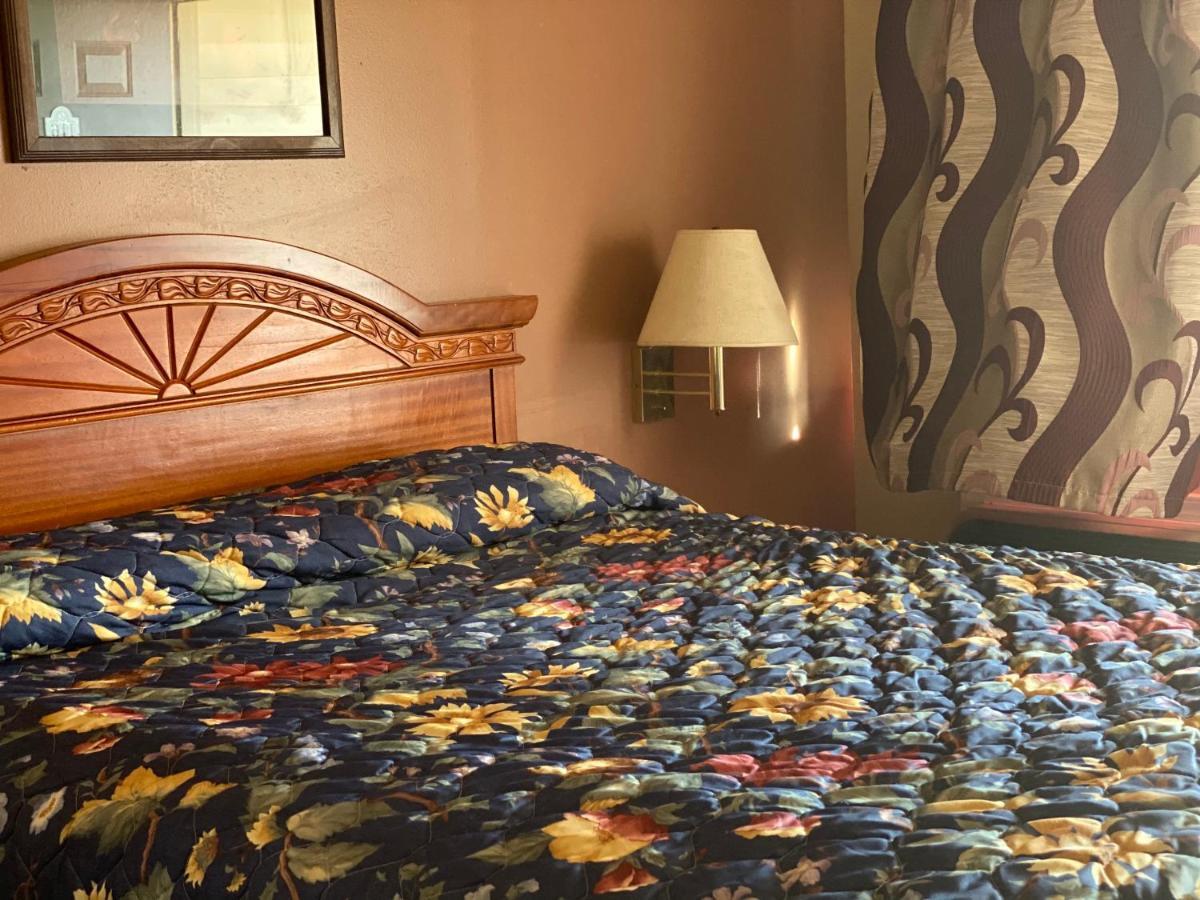 Payless Inn Kingfisher Екстериор снимка